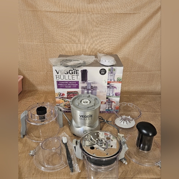 Veggie Bullet 12 piece Set 3 Functions Slice-Shred-Spiralize Food Processor NIB - Picture 3 of 12